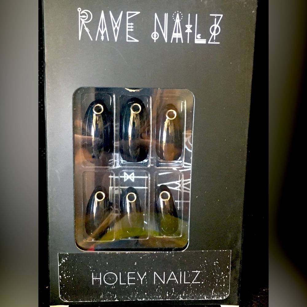 Rave Nailz - press on acrylic nails